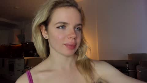 Snapshot of stella_vans chatting on 23, 12, 2024 Asella online show from 23, 12, 2024