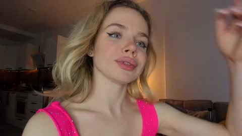 Snapshot of stella_vans chatting on 5, 1, 2025 Asella online show from 5, 1, 2025