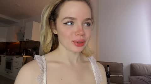 Snapshot of stella_vans chatting on 12, 2, 2025 Asella online show from 12, 2, 2025