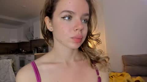 Snapshot of stella_vans chatting on 15, 9, 2025 Asella online show from 15, 9, 2025