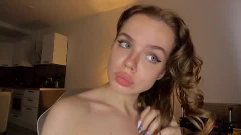 Snapshot of stella_vans chatting on 8, 10, 2025 Asella online show from 8, 10, 2025