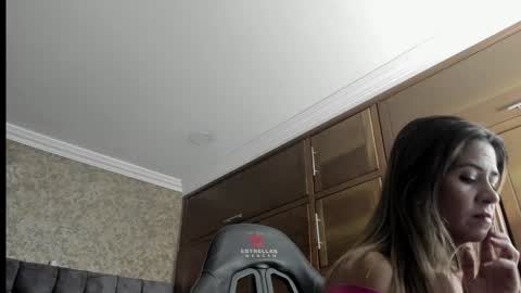 Estella online show from 4, 1, 2025
