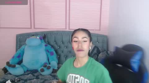 Snapshot of stephania_t chatting on 1, 2, 2025 Stephania online show from 1, 2, 2025