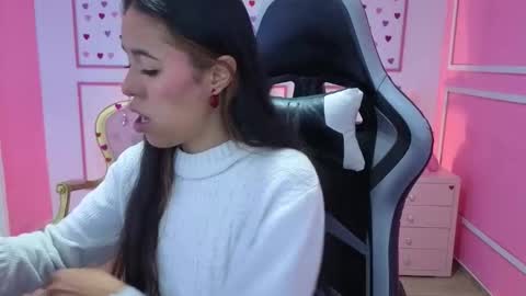 Snapshot of stephania_t chatting on 21, 10, 2025 Stephania online show from 21, 10, 2025