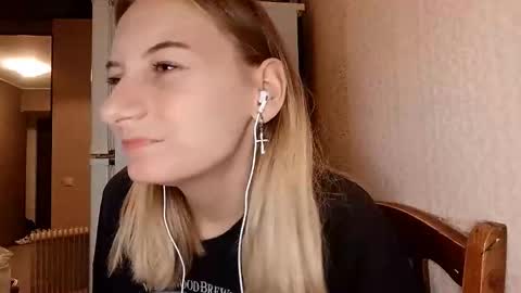 Snapshot of steviemorch chatting on 3, 11, 2025 Eva online show from 3, 11, 2025