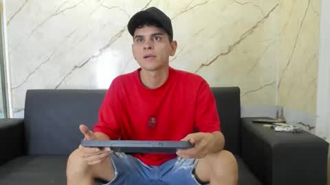 Snapshot of stivendreams chatting on 23, 12, 2025 friends online show from 23, 12, 2025