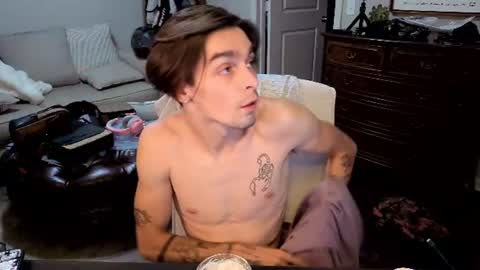 Snapshot of str8whiteboy21 chatting on 27, 6, 2026 str8whiteboy21 online show from 27, 6, 2026