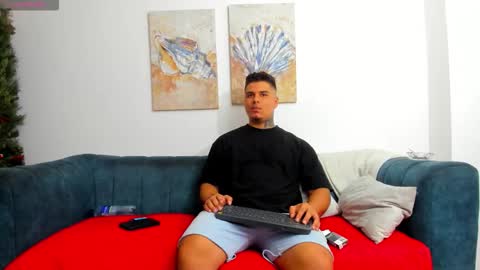 Snapshot of straight__friends chatting on 25, 2, 2026 straight__friends online show from 25, 2, 2026