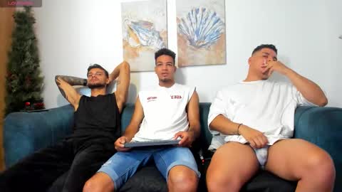 Snapshot of straight__friends chatting on 2, 3, 2026 straight__friends online show from 2, 3, 2026