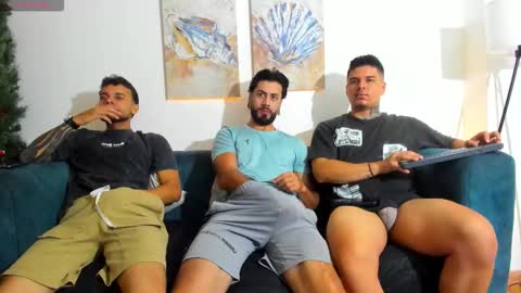 Snapshot of straight__friends chatting on 3, 3, 2026 straight__friends online show from 3, 3, 2026