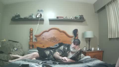 Snapshot of straightbear4you chatting on 17, 2, 2025 Straightbear4you online show from 17, 2, 2025