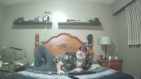 Snapshot of straightbear4you chatting on 20, 2, 2025 Straightbear4you online show from 20, 2, 2025