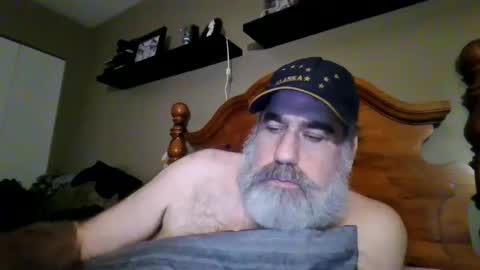 Snapshot of straightbear4you chatting on 10, 9, 2025 Straightbear4you online show from 10, 9, 2025