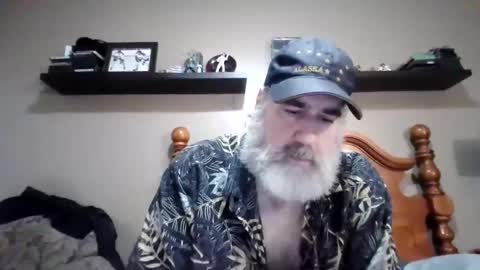 Snapshot of straightbear4you chatting on 10, 9, 2025 Straightbear4you online show from 10, 9, 2025
