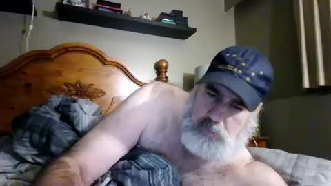 Snapshot of straightbear4you chatting on 5, 10, 2025 Straightbear4you online show from 5, 10, 2025