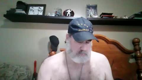 Snapshot of straightbear4you chatting on 20, 4, 2026 Straightbear4you online show from 20, 4, 2026