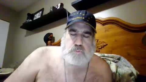 Snapshot of straightbear4you chatting on 6, 5, 2026 Straightbear4you online show from 6, 5, 2026