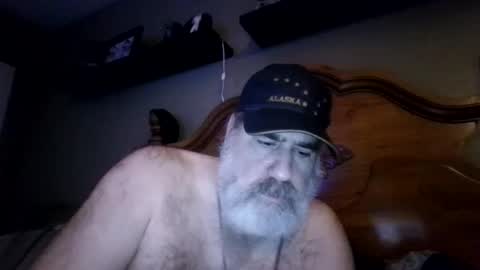 Snapshot of straightbear4you chatting on 20, 5, 2026 Straightbear4you online show from 20, 5, 2026