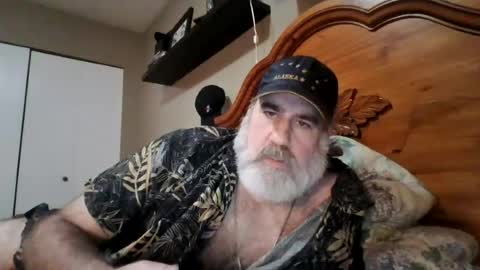 Snapshot of straightbear4you chatting on 6, 7, 2026 Straightbear4you online show from 6, 7, 2026