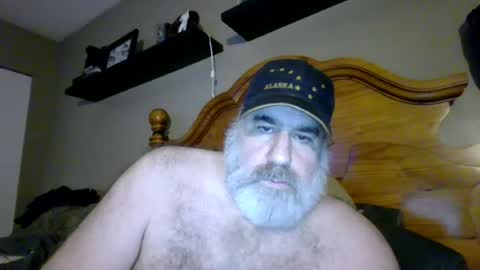 Snapshot of straightbear4you chatting on 1, 8, 2026 Straightbear4you online show from 1, 8, 2026
