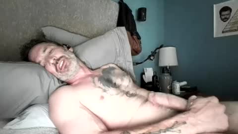Snapshot of straighthungmarriedman chatting on 4, 7, 2026 straighthungmarriedman online show from 4, 7, 2026