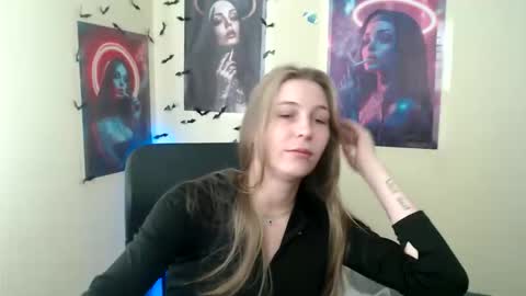 Snapshot of stranger_giirl chatting on 30, 4, 2026 Amalia online show from 30, 4, 2026