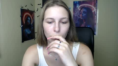 Snapshot of stranger_giirl chatting on 4, 8, 2026 Amalia online show from 4, 8, 2026