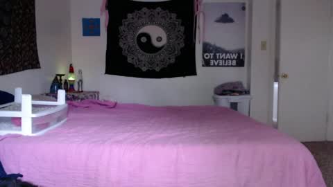 Strawberrylotsacake online show from 13, 4, 2026