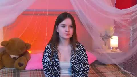 Snapshot of strawbunnybite chatting on 19, 5, 2026 Bunny online show from 19, 5, 2026