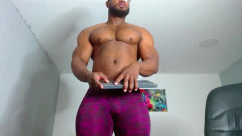 Snapshot of strong_george1 chatting on 5, 1, 2025 strong_george1 online show from 5, 1, 2025