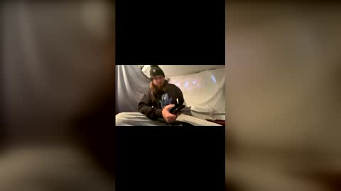 Snapshot of strumie3534336684 chatting on 27, 11, 2025 strumie3534336684 online show from 27, 11, 2025