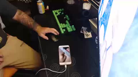 stud69861714 online show from 17, 10, 2025