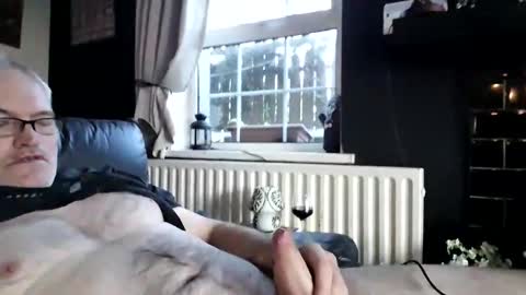 Snapshot of stud_1975 chatting on 2, 11, 2025 stud_1975 online show from 2, 11, 2025