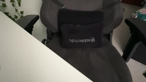 Snapshot of studentcurious chatting on 15, 9, 2025 CuriousStudentBi online show from 15, 9, 2025