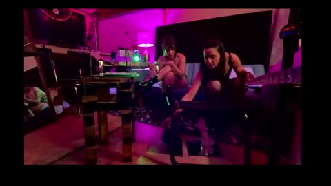 Snapshot of studio4three chatting on 22, 12, 2024 studio4three online show from 22, 12, 2024