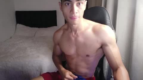 stylish man online show from 15, 4, 2026