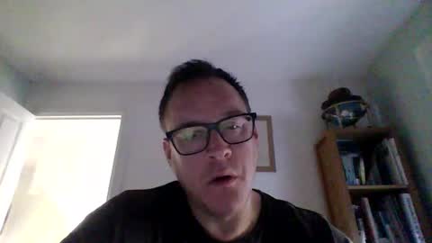 Snapshot of submissivepig4u chatting on 23, 4, 2026 The PIG online show from 23, 4, 2026