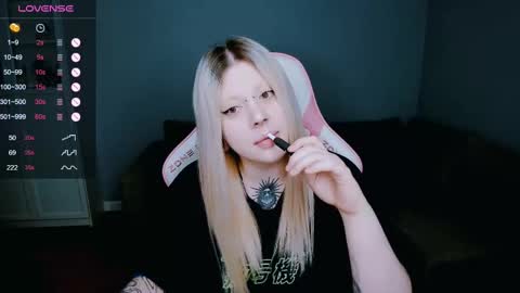 Snapshot of succubus_leslie chatting on 7, 3, 2025 succubus_leslie online show from 7, 3, 2025