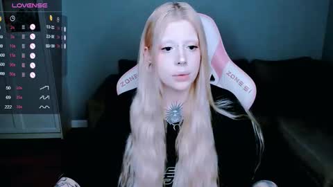 Snapshot of succubus_leslie chatting on 9, 9, 2025 succubus_leslie online show from 9, 9, 2025