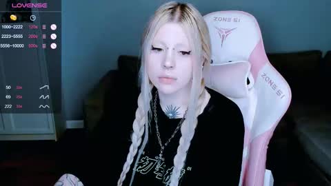 Snapshot of succubus_leslie chatting on 4, 10, 2025 succubus_leslie online show from 4, 10, 2025