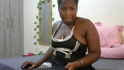 Snapshot of sucker_queen chatting on 11, 12, 2024 Beverly online show from 11, 12, 2024