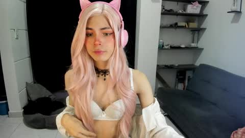 Snapshot of sue_krous chatting on 2, 4, 2026 sue online show from 2, 4, 2026