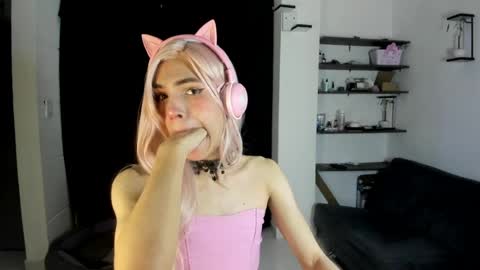 Snapshot of sue_krous chatting on 6, 4, 2026 sue online show from 6, 4, 2026