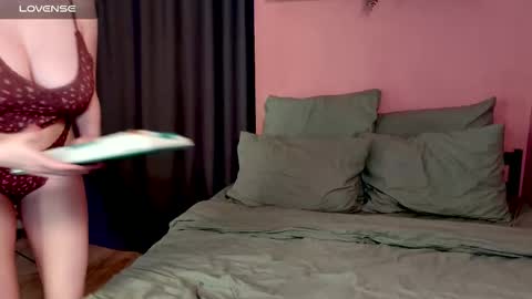 Snapshot of sugar_tomato chatting on 18, 12, 2025 Maria online show from 18, 12, 2025