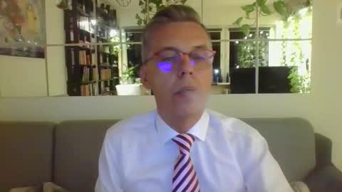 Snapshot of suit_elegant chatting on 8, 9, 2025 Suit tie horny online show from 8, 9, 2025