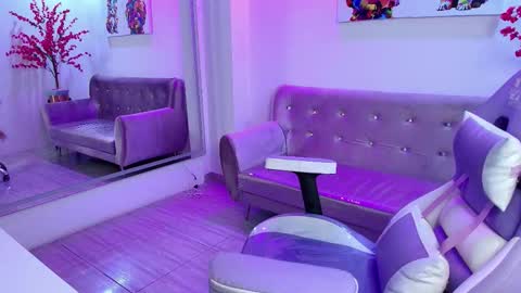 Snapshot of summer_miller chatting on 10, 10, 2025 summer_miller online show from 10, 10, 2025