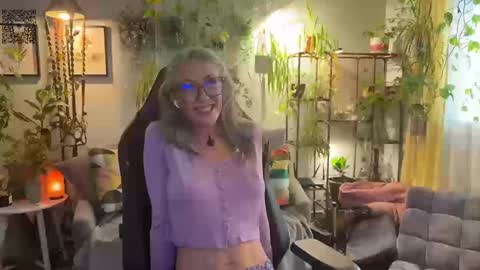 Snapshot of sunnie_dayz chatting on 23, 9, 2025 Hi Im Sunnie - Next show Friday August 1 online show from 23, 9, 2025
