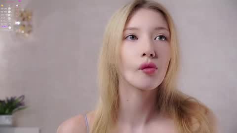 Snapshot of sunnmoonn chatting on 18, 5, 2026 Lily online show from 18, 5, 2026