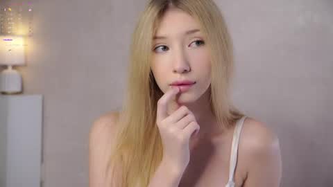 Snapshot of sunnmoonn chatting on 24, 5, 2026 Lily online show from 24, 5, 2026
