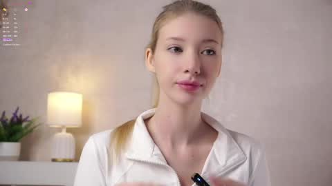 Snapshot of sunnmoonn chatting on 27, 5, 2026 Lily online show from 27, 5, 2026